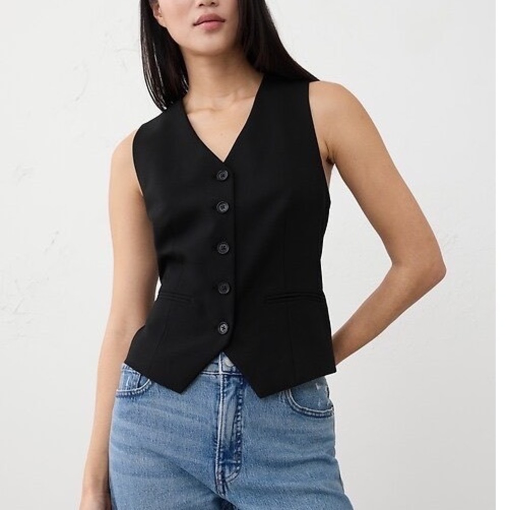 NWT Banana Republic Hayden Vest Top Black Size Small V-Neck Sleeveless Preppy